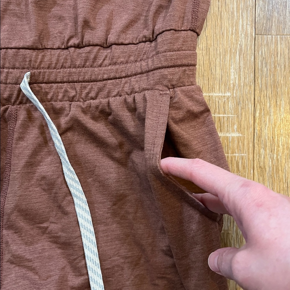 Vuori All Day Jumpsuit Terracotta Heather Brown XS Extra-Small Romper EUC Pocket - Picture 7 of 16